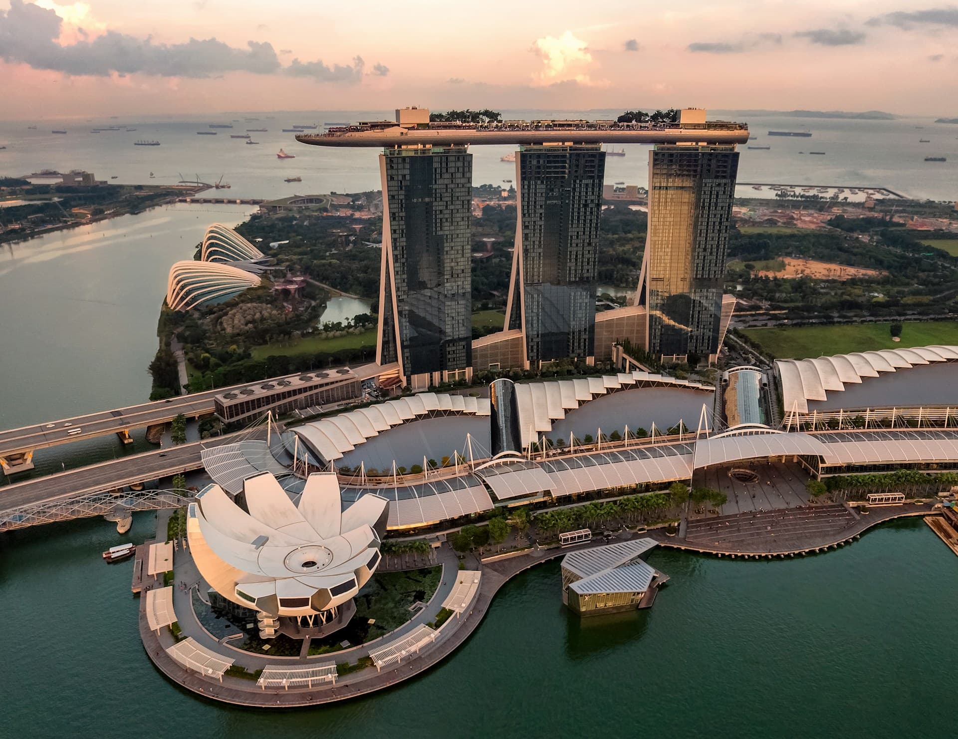 Marina Bay Sands and the Singapore skyline at dusk